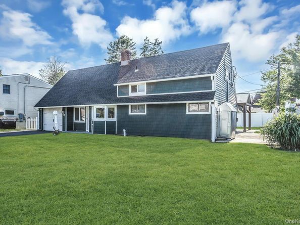 38 Fireplace Lane, Hicksville NY 11801