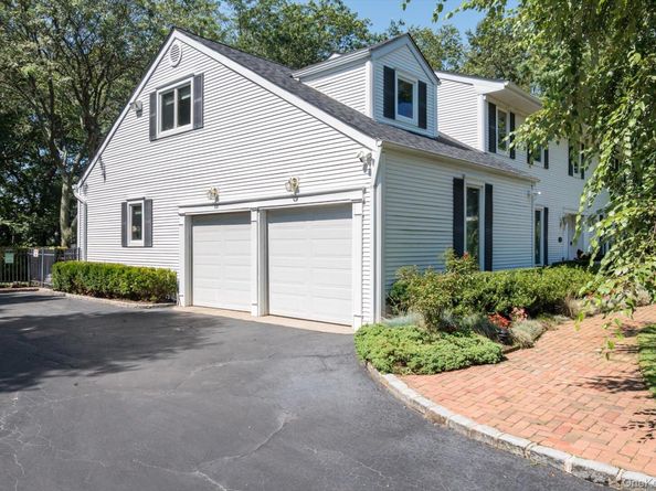 251 Baird Court, Woodbury NY 11797