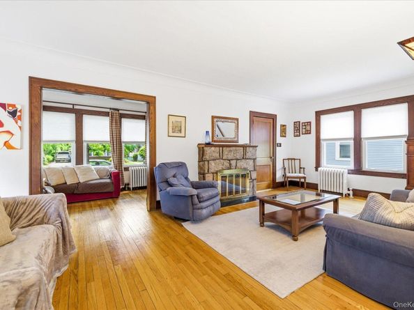 89 Lexington Avenue, Malverne NY 11565