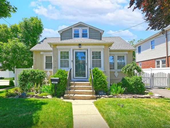 2478 S Saint Marks Avenue, Bellmore NY 11710