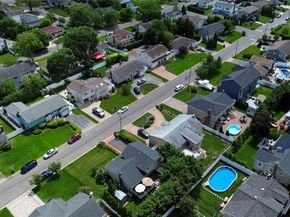 39 Brewster Road W, Massapequa NY 11758