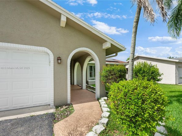 10851 NW 26th St, Sunrise FL 33322