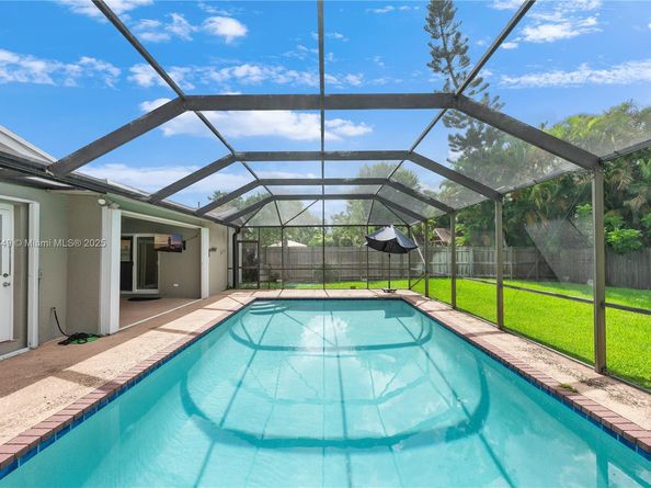 10851 NW 26th St, Sunrise FL 33322