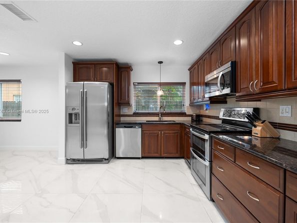 10851 NW 26th St, Sunrise FL 33322