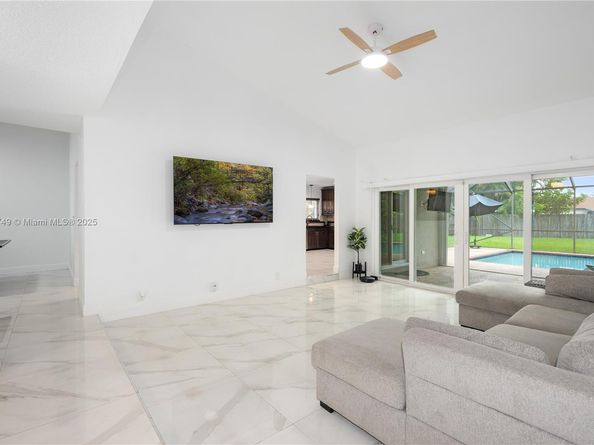 10851 NW 26th St, Sunrise FL 33322