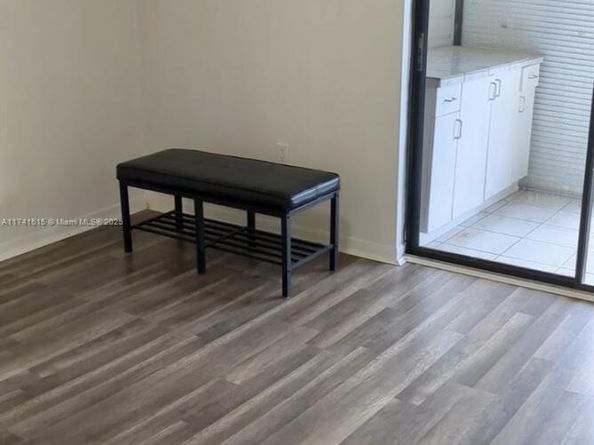 917 NE 199th St 206, Miami FL 33179