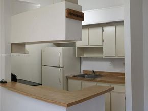 917 NE 199th St 206, Miami FL 33179