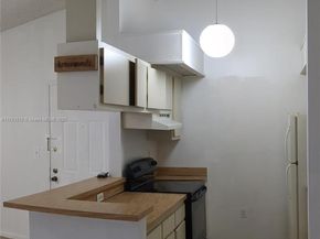 917 NE 199th St 206, Miami FL 33179