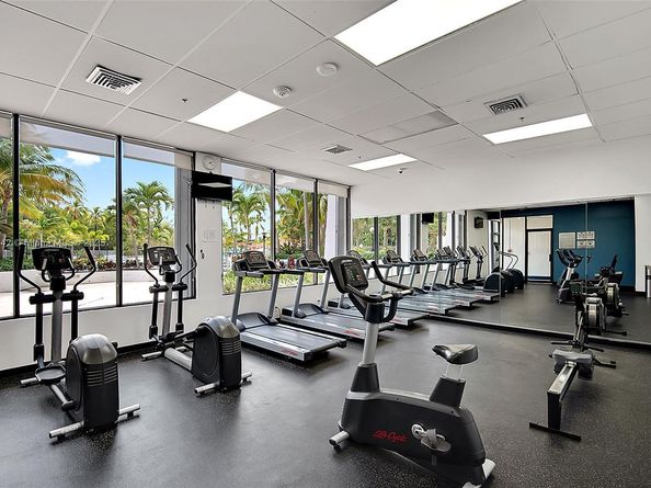 100 Bayview Dr 615, Sunny Isles Beach FL 33160