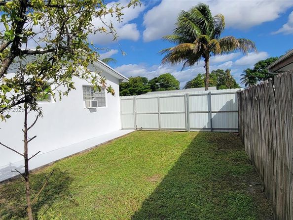 730 NW 178th Ter, Miami Gardens FL 33169
