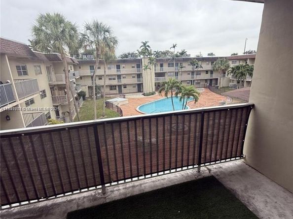 7505 SW 82nd St 314, Miami FL 33143