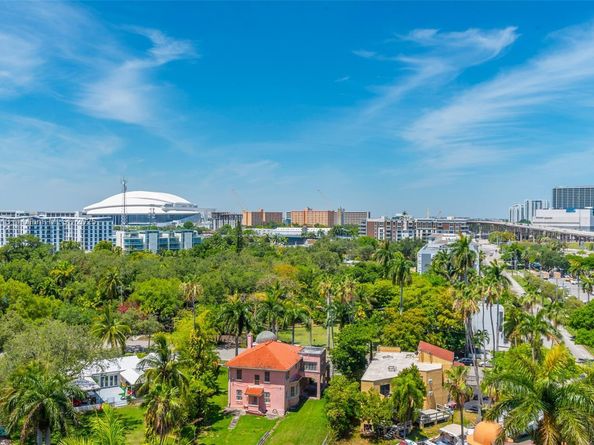 816 NW 11th St 1101, Miami FL 33136