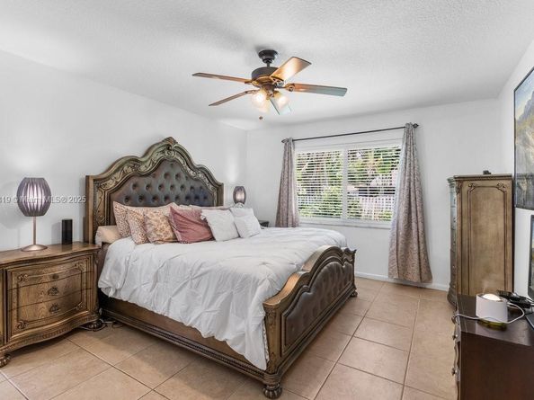14641 Poplar Hill Ct, Davie FL 33325