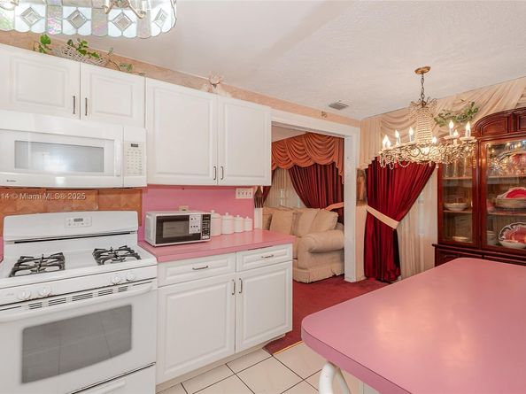 1083 NW 74th St, Miami FL 33150