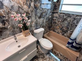 221 NE 24th St, Pompano Beach FL 33064