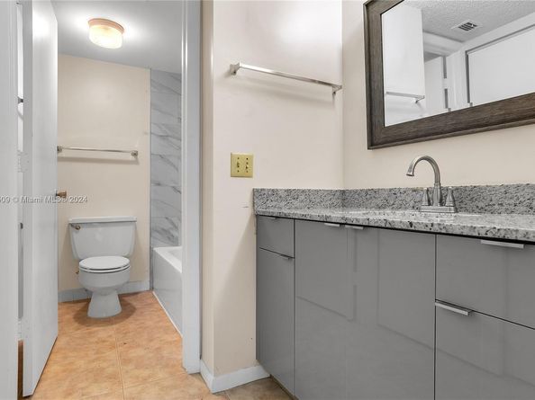 1100 NW 87th Ave 308, Coral Springs FL 33071