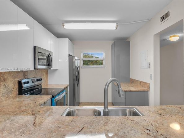 1100 NW 87th Ave 308, Coral Springs FL 33071