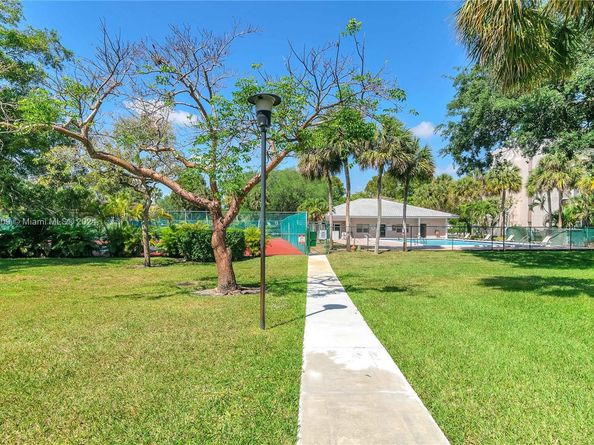 1100 NW 87th Ave 308, Coral Springs FL 33071