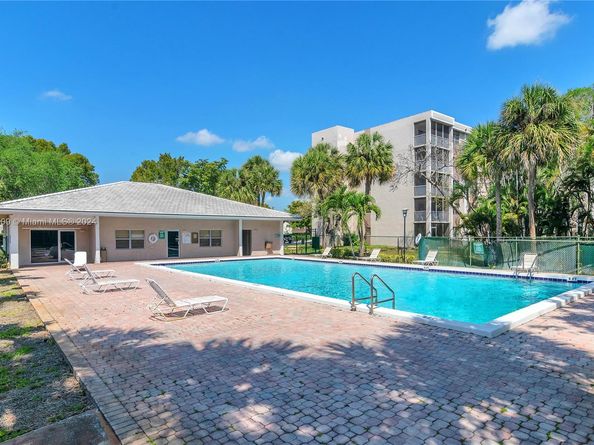 1100 NW 87th Ave 308, Coral Springs FL 33071