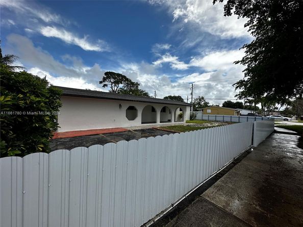1805 NW 175th St, Miami Gardens FL 33056