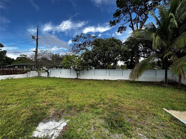 1805 NW 175th St, Miami Gardens FL 33056