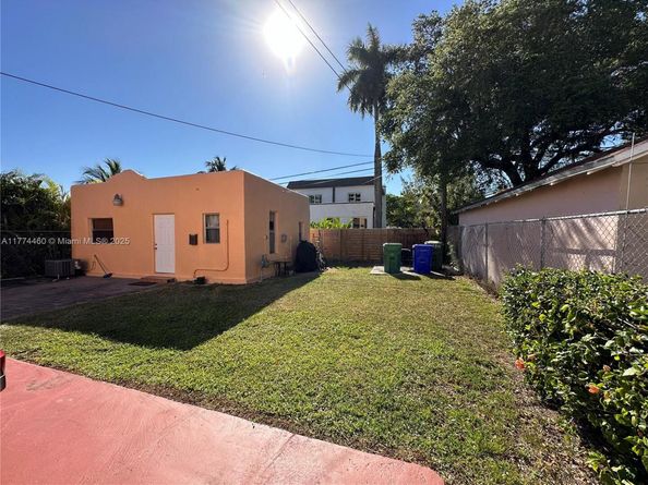 870 NW 14th Ct, Miami FL 33125