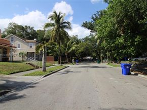 870 NW 14th Ct, Miami FL 33125