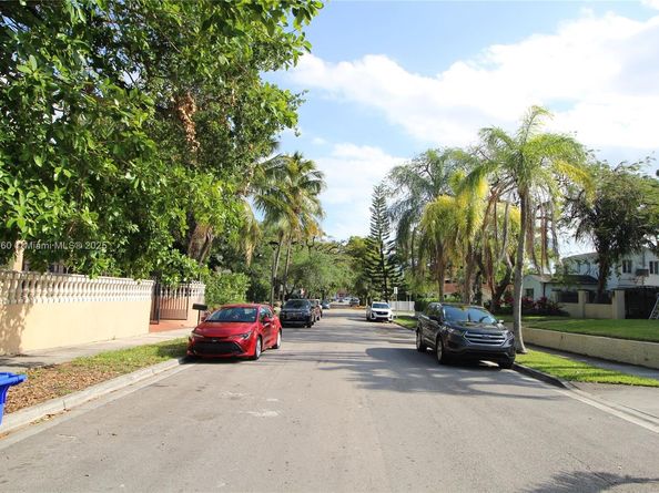 870 NW 14th Ct, Miami FL 33125