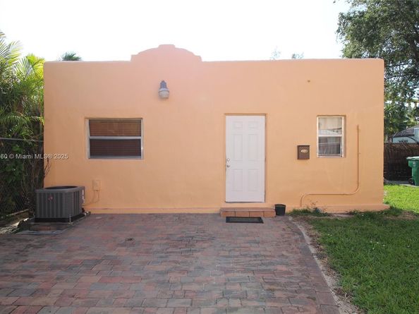 870 NW 14th Ct, Miami FL 33125