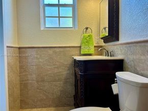 870 NW 14th Ct, Miami FL 33125