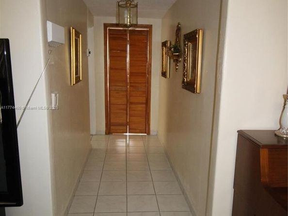 870 NW 14th Ct, Miami FL 33125