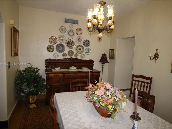 870 NW 14th Ct, Miami FL 33125