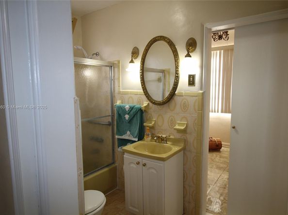 870 NW 14th Ct, Miami FL 33125