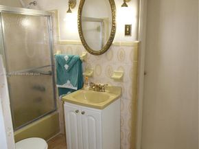 870 NW 14th Ct, Miami FL 33125