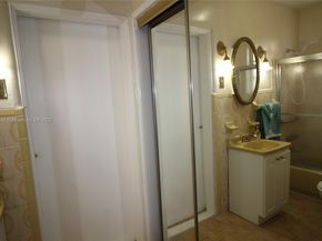870 NW 14th Ct, Miami FL 33125