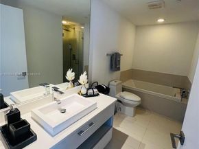 55 SW 9th St 3308, Miami FL 33130