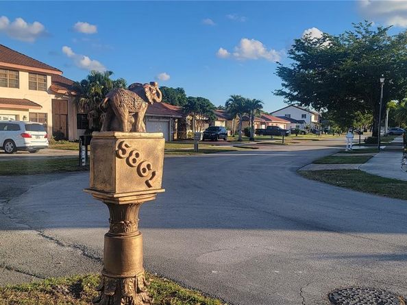 5861 NW 201st Ln, Hialeah FL 33015