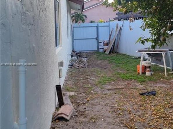 5861 NW 201st Ln, Hialeah FL 33015