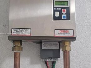 5861 NW 201st Ln, Hialeah FL 33015