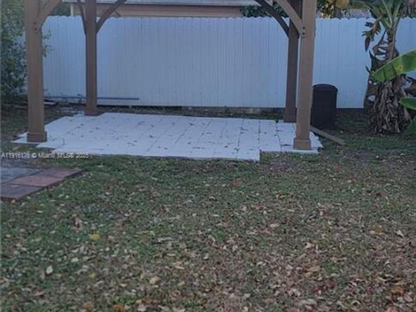 5861 NW 201st Ln, Hialeah FL 33015