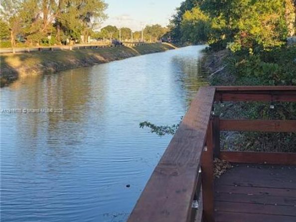 5861 NW 201st Ln, Hialeah FL 33015