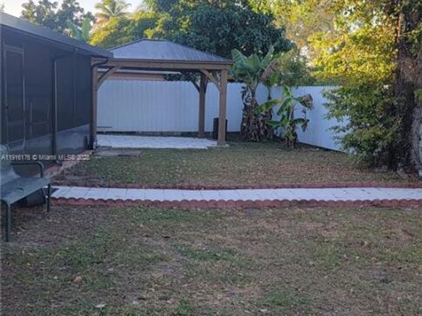 5861 NW 201st Ln, Hialeah FL 33015