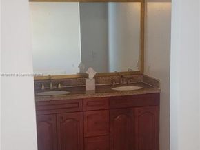 5861 NW 201st Ln, Hialeah FL 33015