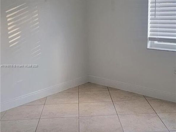 5861 NW 201st Ln, Hialeah FL 33015