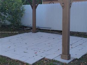 5861 NW 201st Ln, Hialeah FL 33015