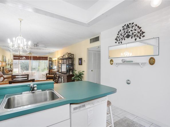 5171 W Oakland Park Blvd 311, Lauderdale Lakes FL 33313