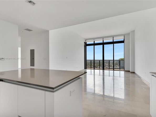 68 SE 6th St 4110, Miami FL 33131