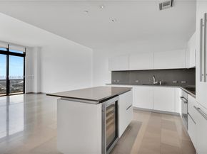 68 SE 6th St 4110, Miami FL 33131