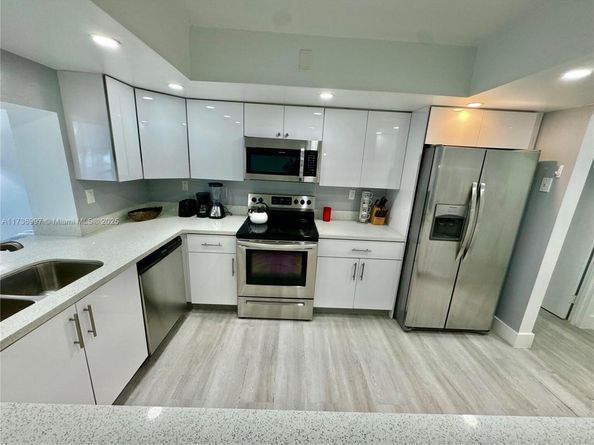 1000 Parkview Dr 202, Hallandale Beach FL 33009