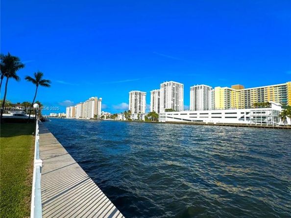1000 Parkview Dr 202, Hallandale Beach FL 33009